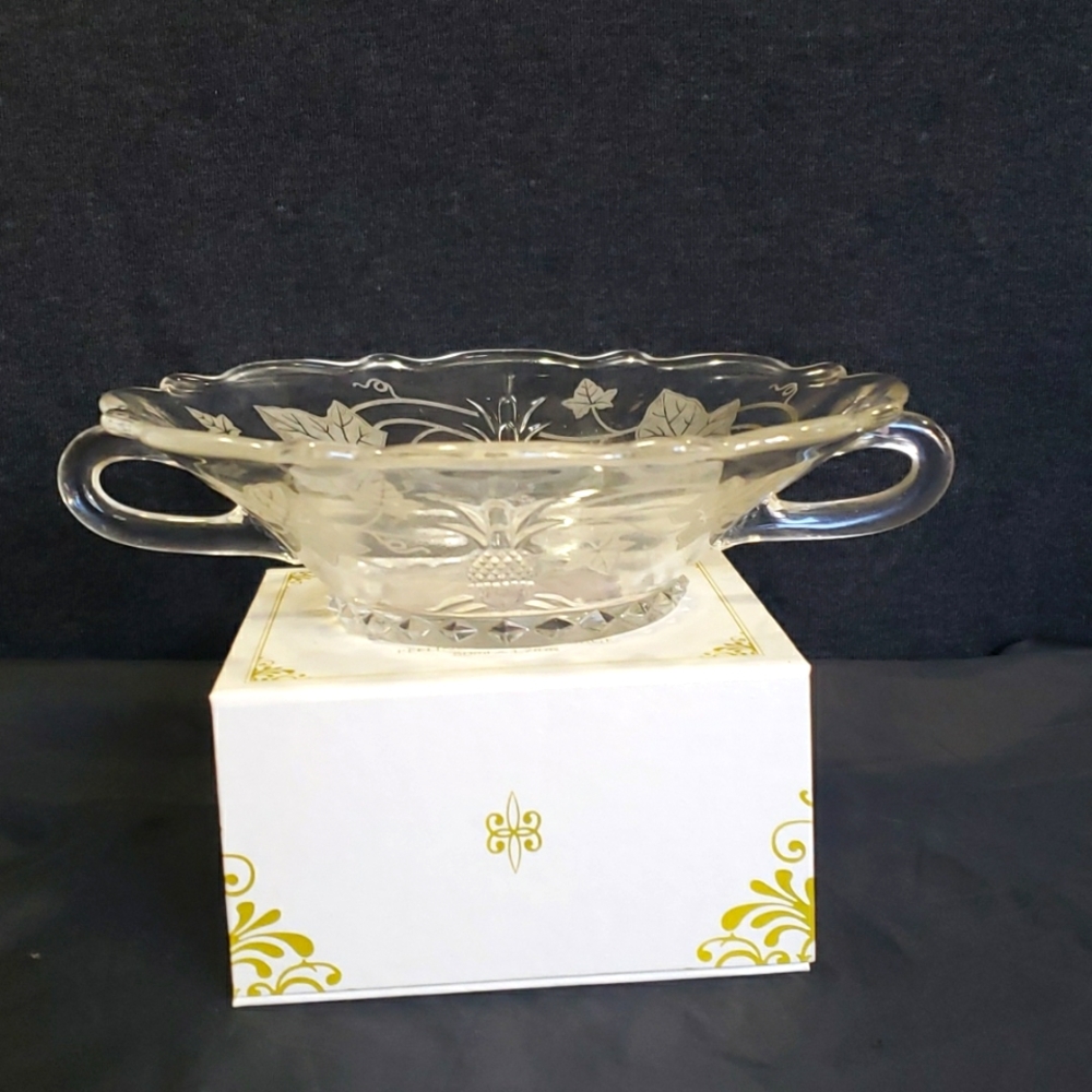 Heisey 7 1/2 inch etched candy dish with loop handles